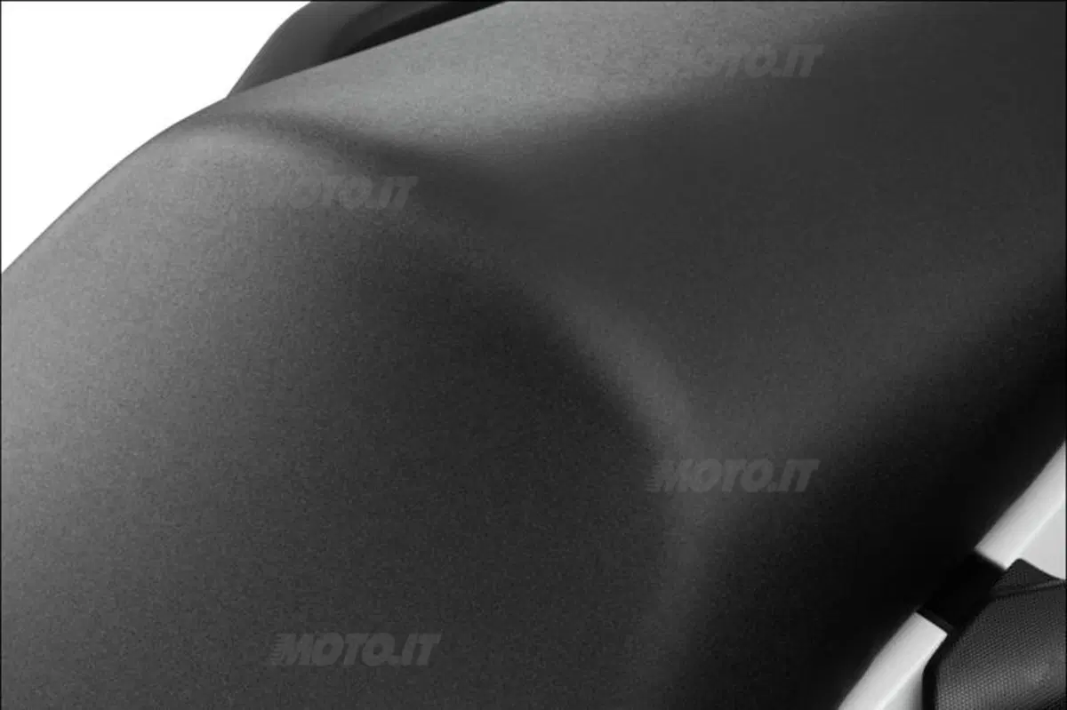 Yamaha XJ6, un restyling per il 2013 (21)