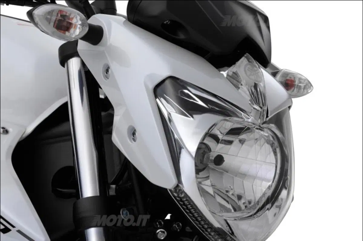 Yamaha XJ6, un restyling per il 2013 (22)