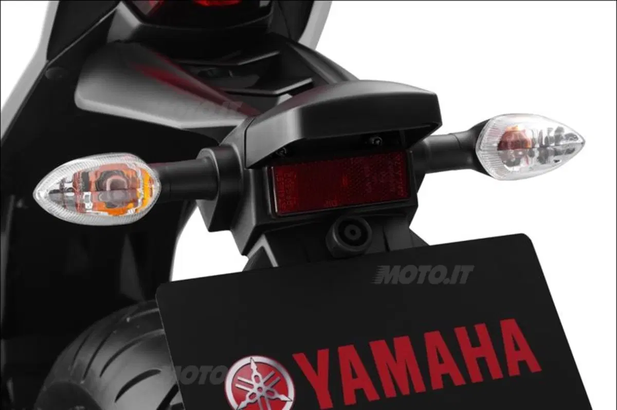 Yamaha XJ6, un restyling per il 2013 (24)