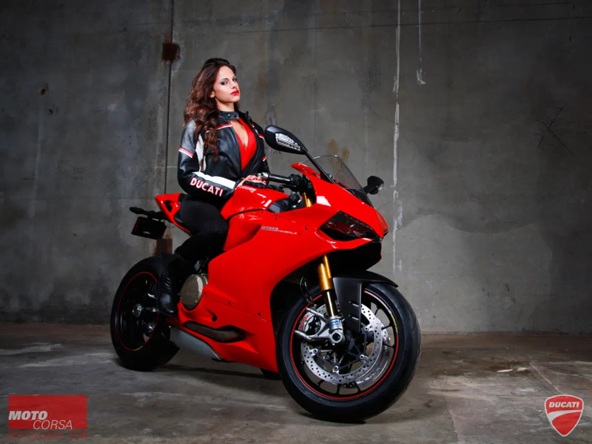 Kylie e la Ducati  “Manigale” (6)