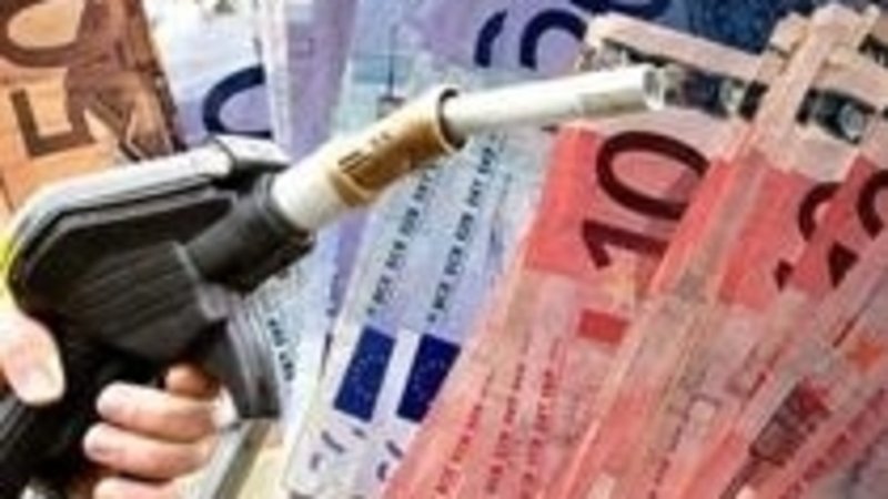 Benzina: in Italia i prezzi pi&ugrave; alti d&rsquo;Europa. Consumi in calo del 10%
