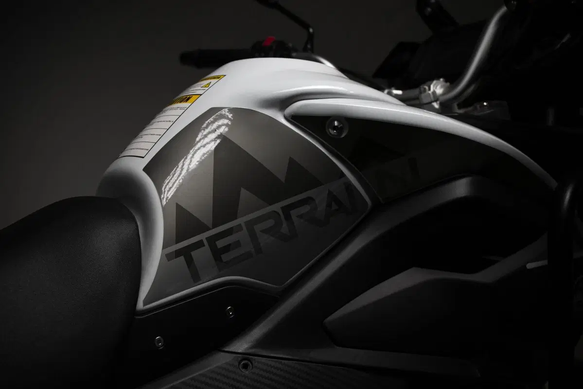 Sinnis Terrain 380, arriva una nuova Adventure anglo-cinese (3)