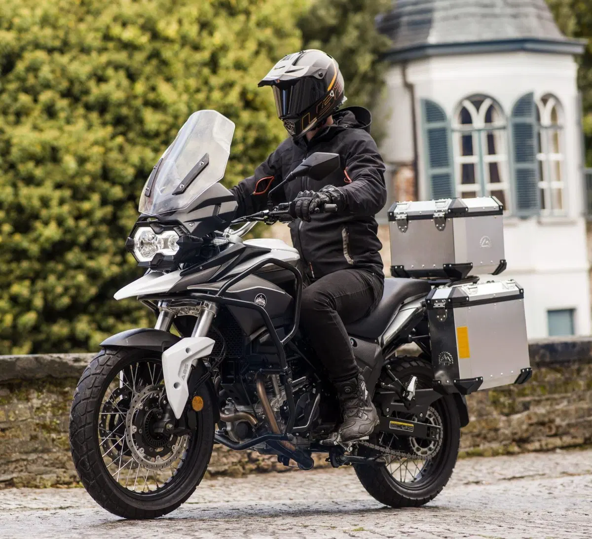 Sinnis Terrain 380, arriva una nuova Adventure anglo-cinese