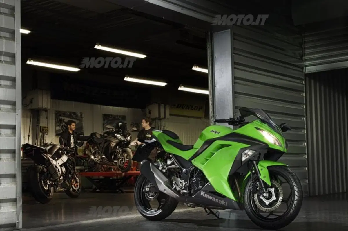 Kawasaki presenta la nuova Ninja 300 m.y. 2013 (2)