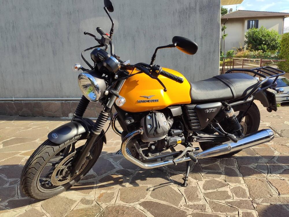 Moto Guzzi V7 II Stone (2015 - 17)