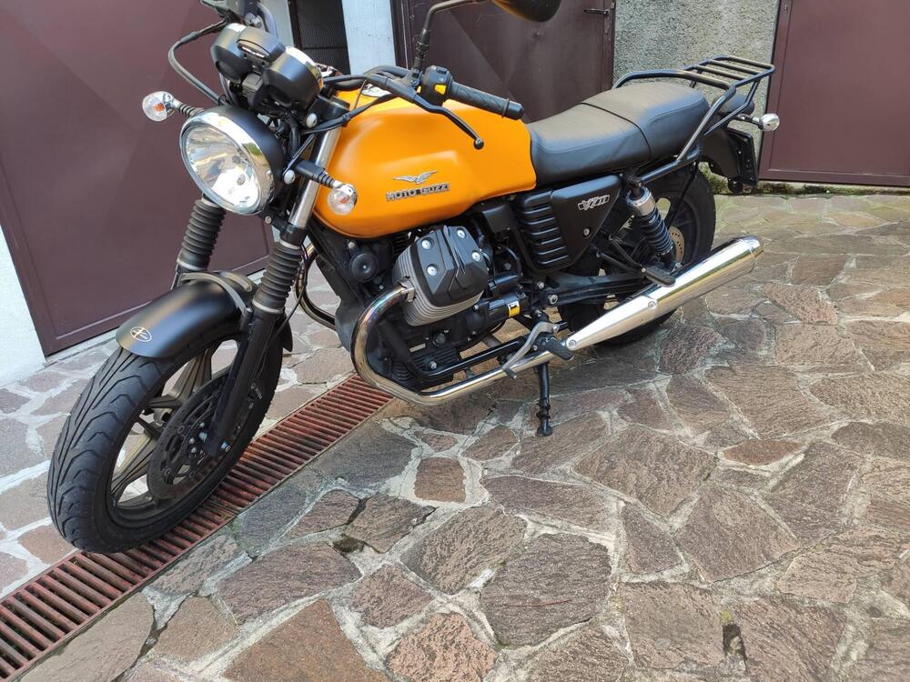 Moto Guzzi V7 II Stone (2015 - 17) (4)