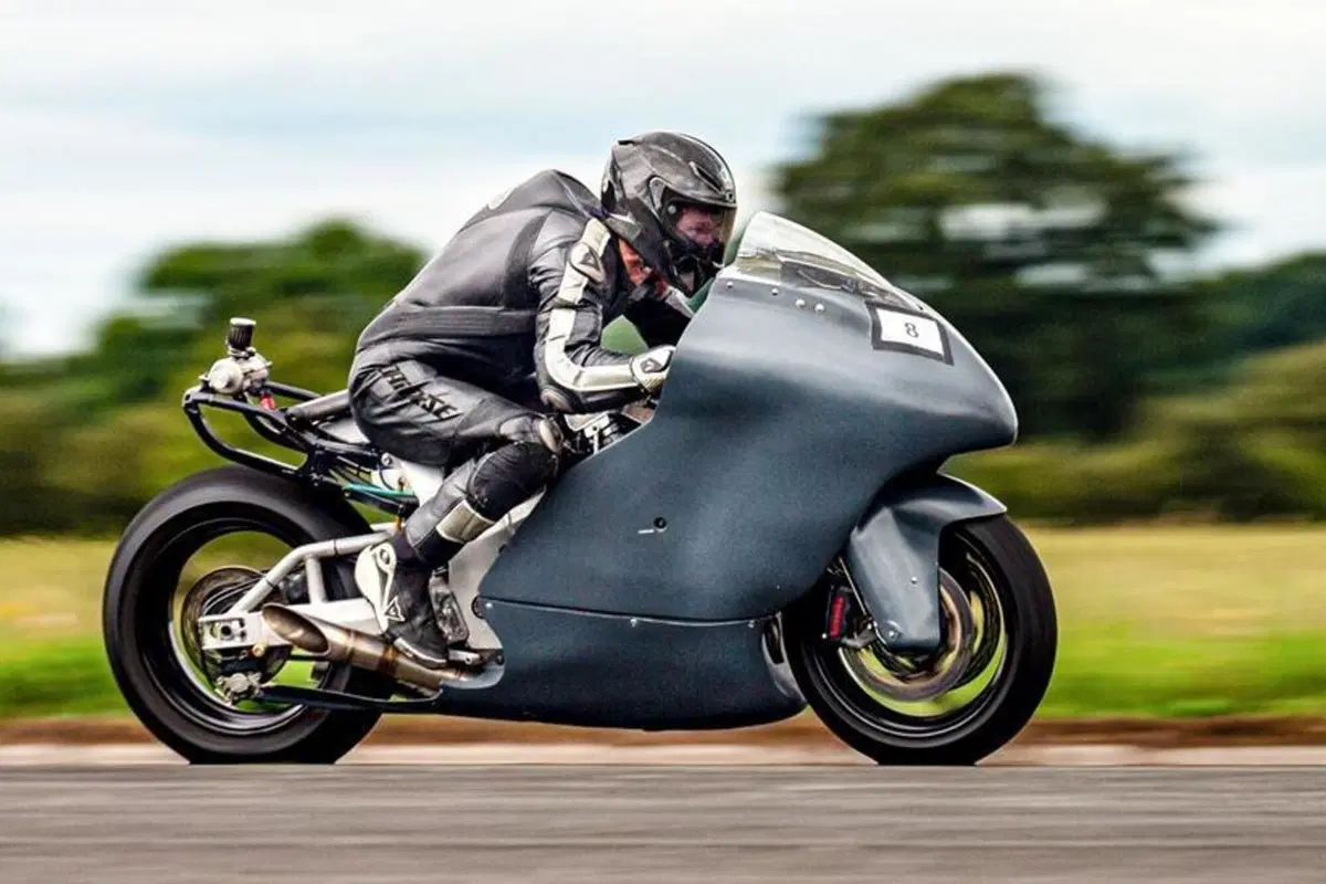 Con la moto a 483 km/h: Guy Martin e la Suzuki Hayabusa ci riprovano [VIDEO e FOTO] (6)