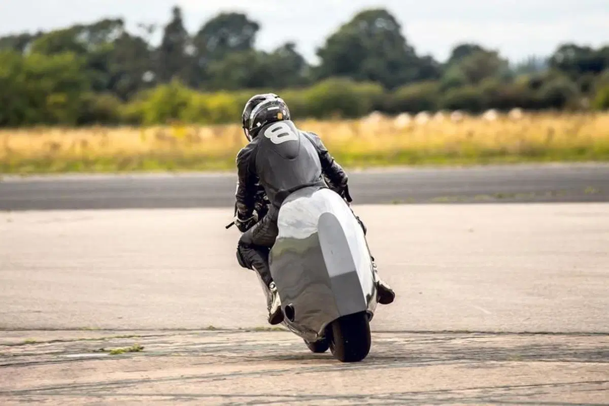 Con la moto a 483 km/h: Guy Martin e la Suzuki Hayabusa ci riprovano [VIDEO e FOTO] (5)