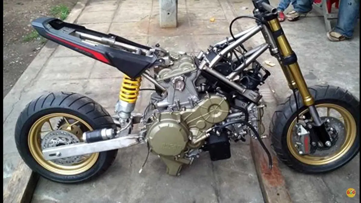 La Honda MSX pompata col motore della Panigale. Forte, ma che finaccia!  (3)