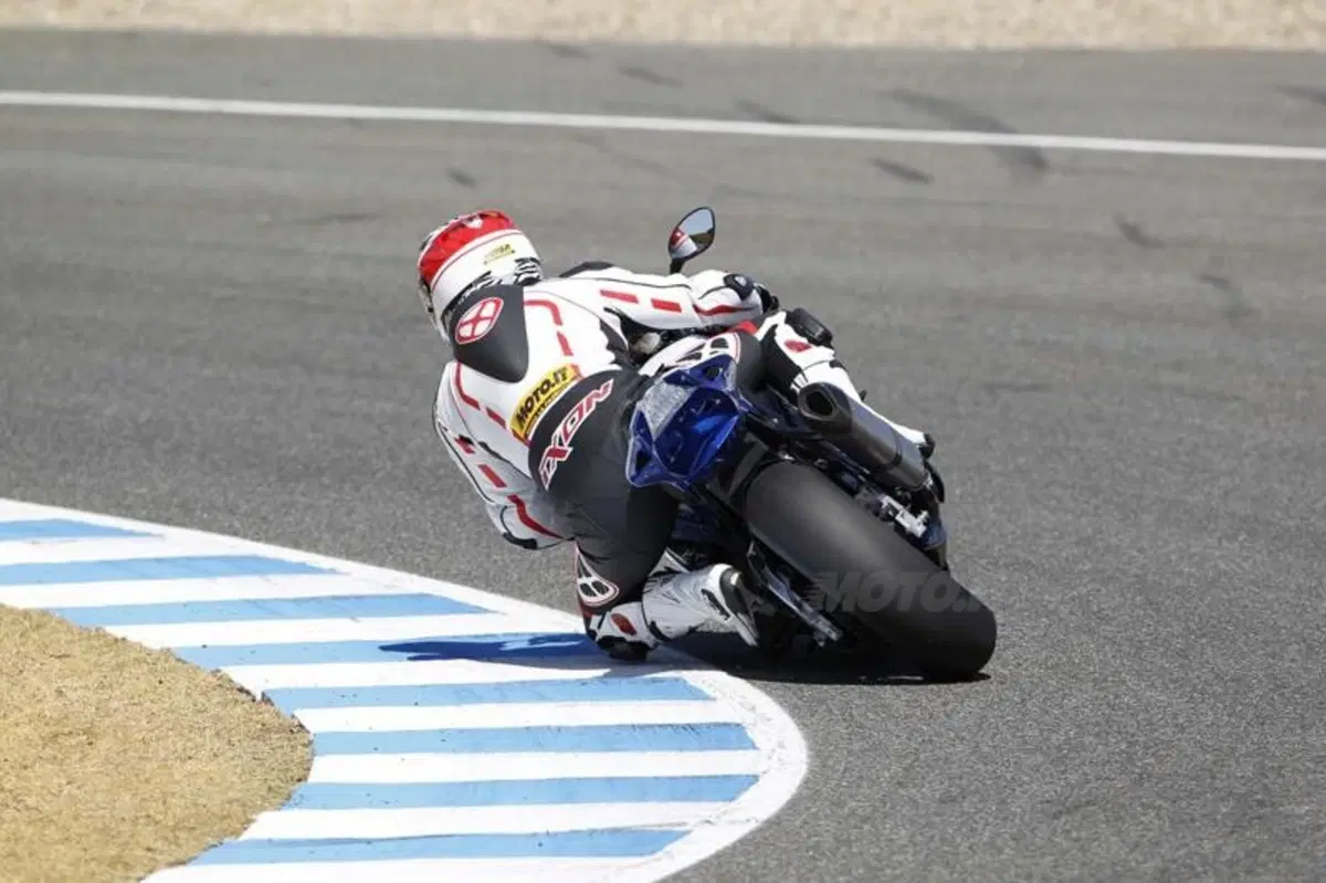 BMW HP4  (2)