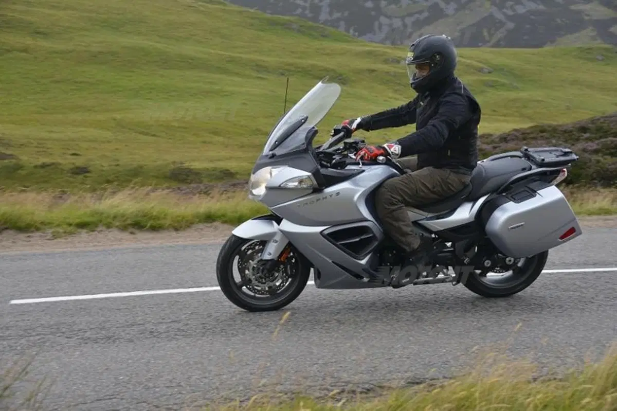 Nuova Triumph Trophy 1200 e SE: svelati i prezzi