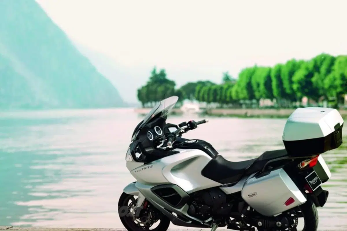 Nuova Triumph Trophy 1200 e SE: svelati i prezzi (2)