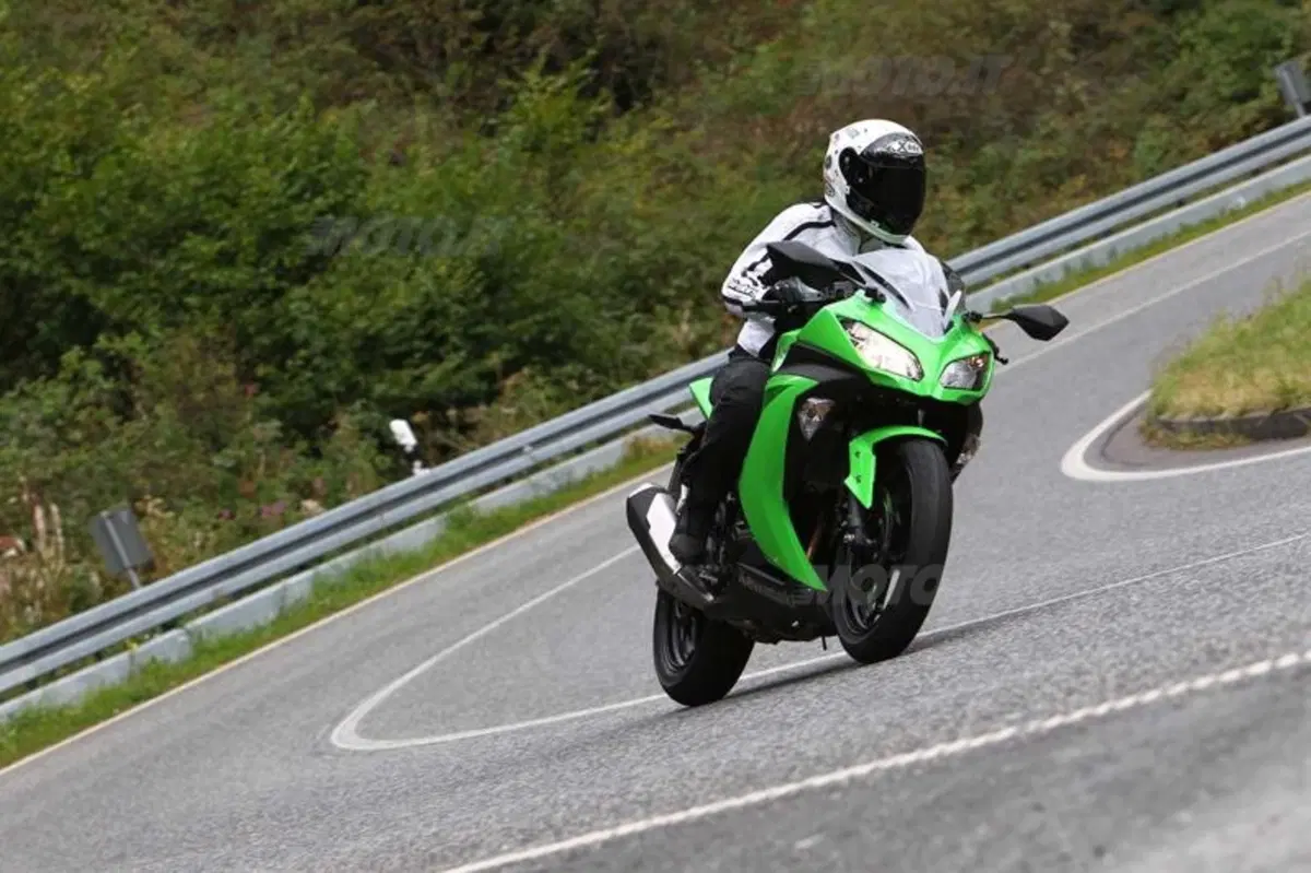 Kawasaki Ninja 300  (5)