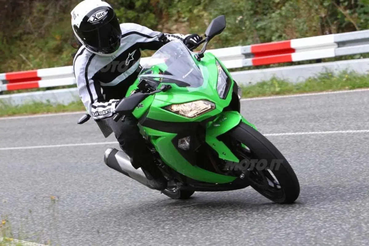 Kawasaki Ninja 300  (6)