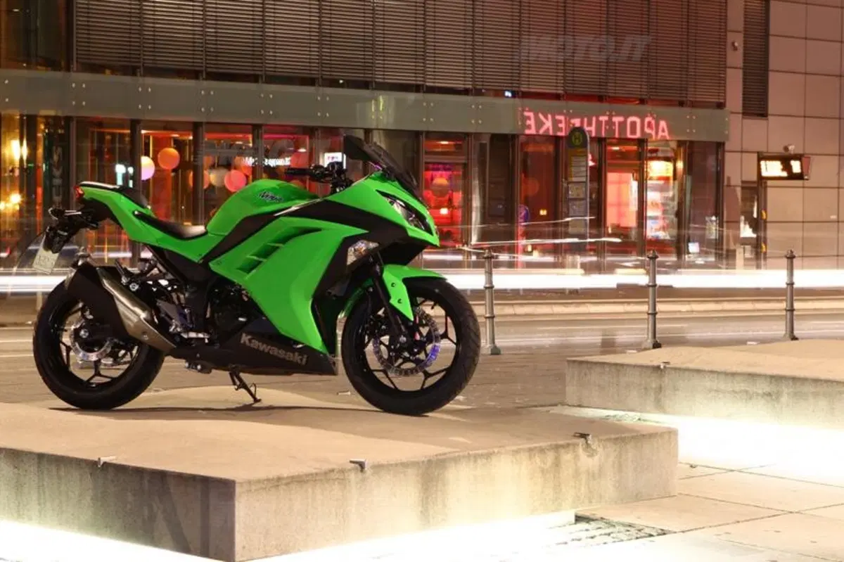 Kawasaki Ninja 300  (18)