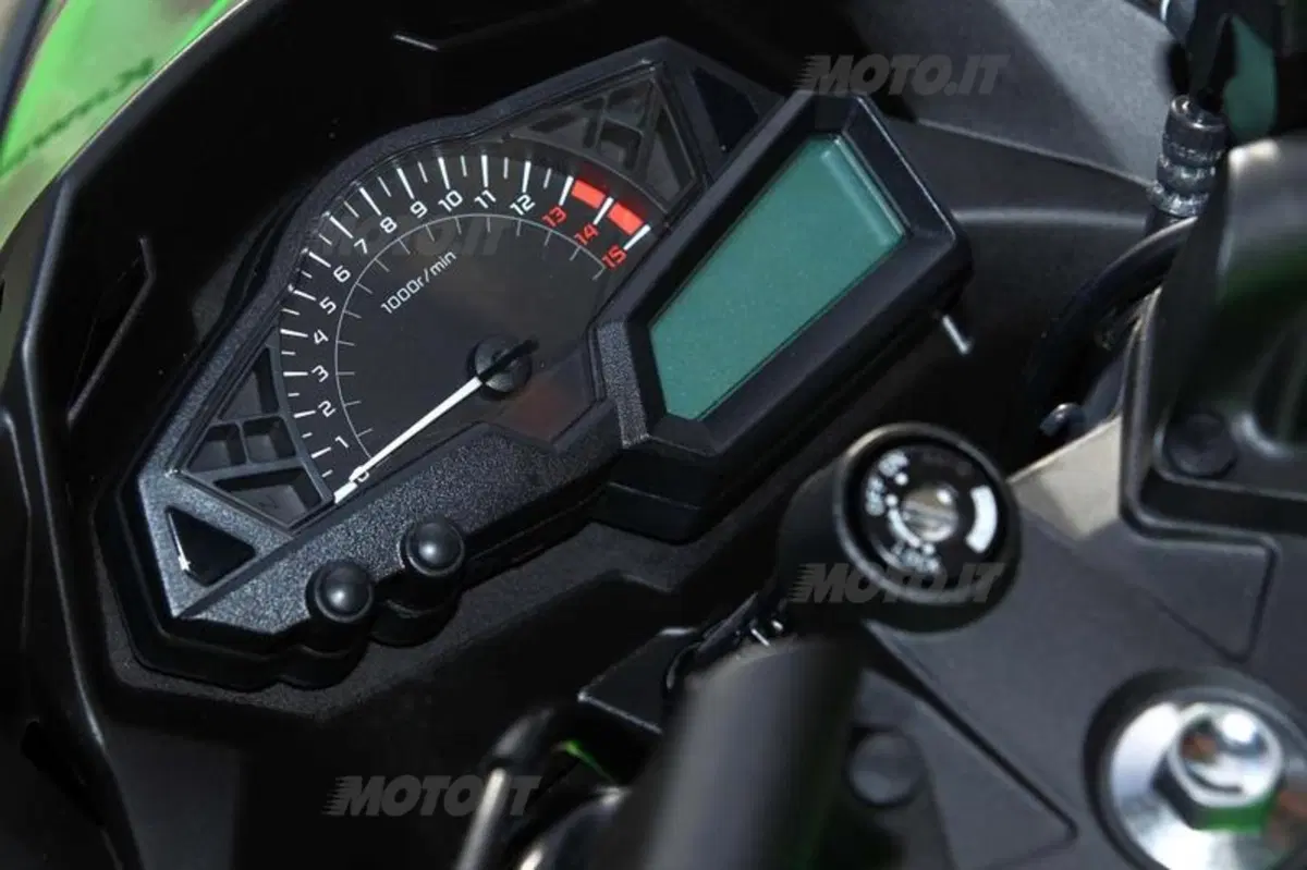 Kawasaki Ninja 300  (24)