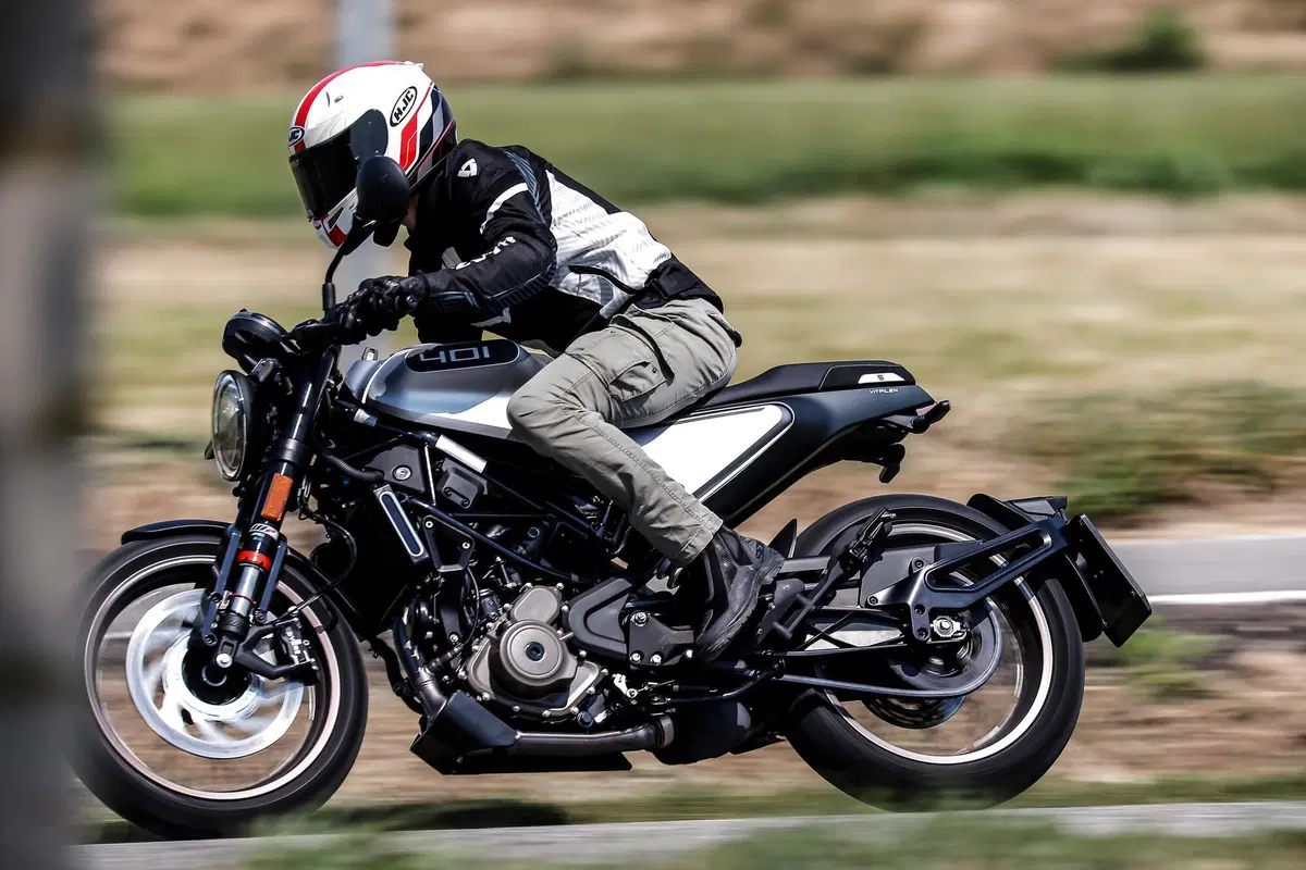Husqvarna Vitpilen 401 2020 TEST: più abitabile, potente, leggera (4)