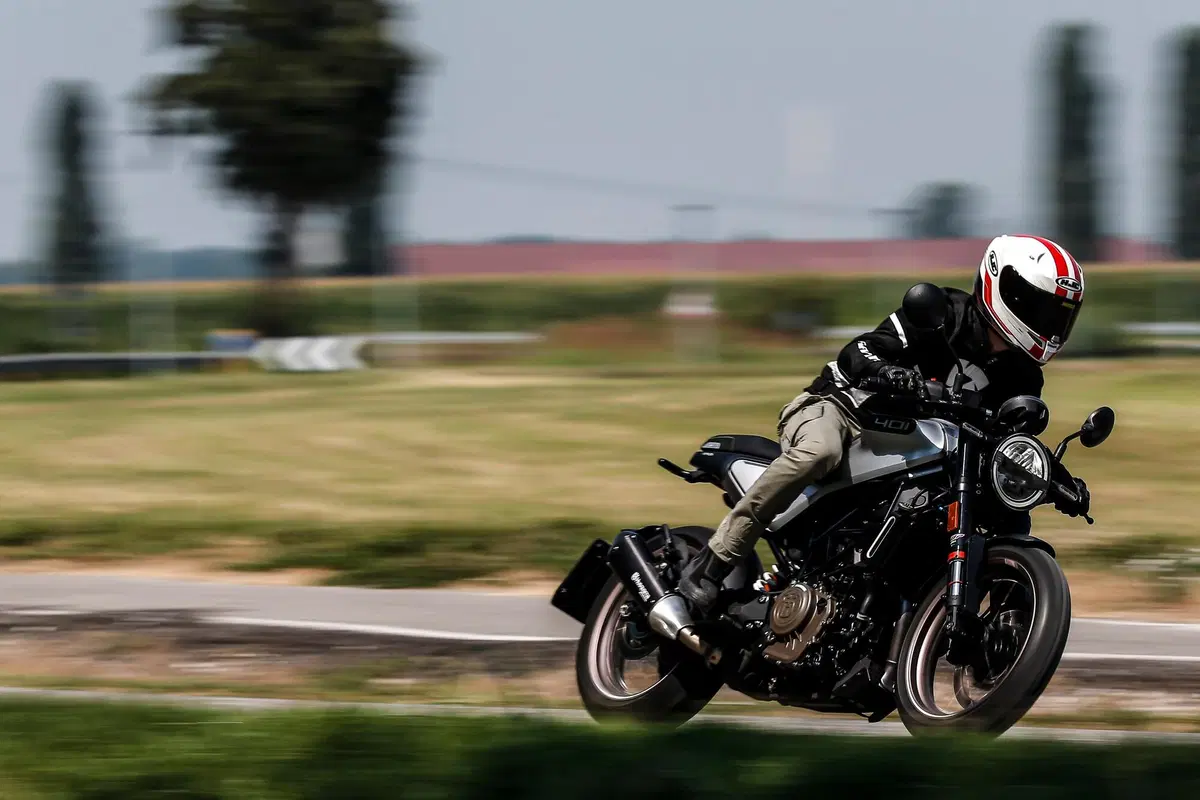 Husqvarna Vitpilen 401 2020 TEST: più abitabile, potente, leggera (3)