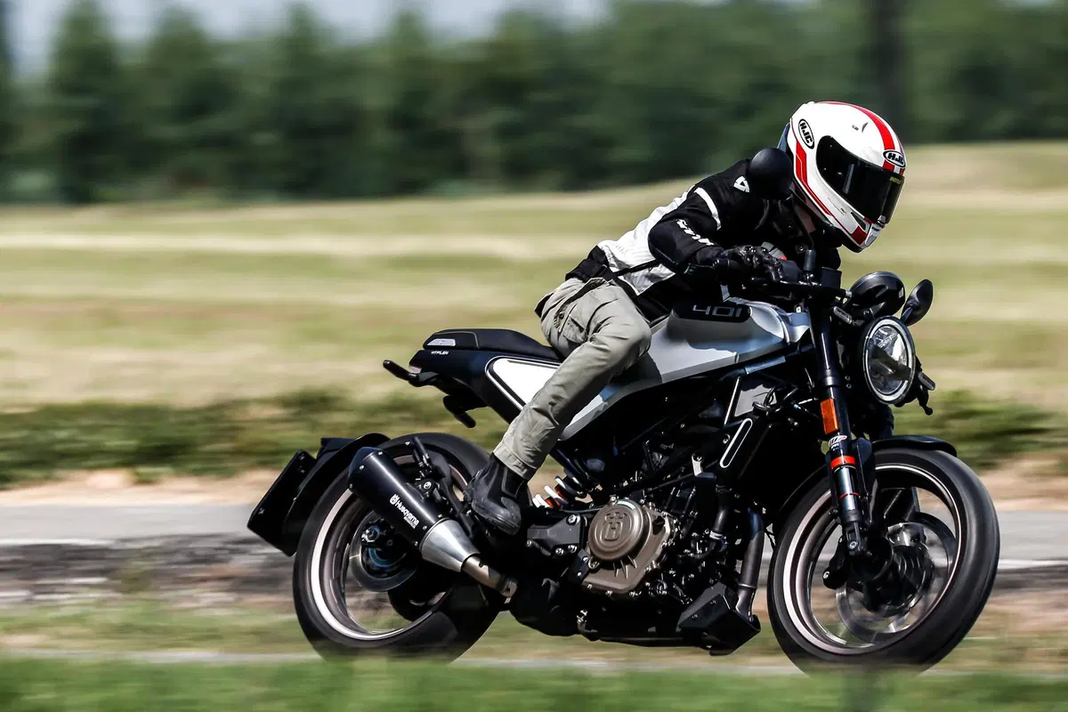 Husqvarna Vitpilen 401 2020 TEST: più abitabile, potente, leggera (6)