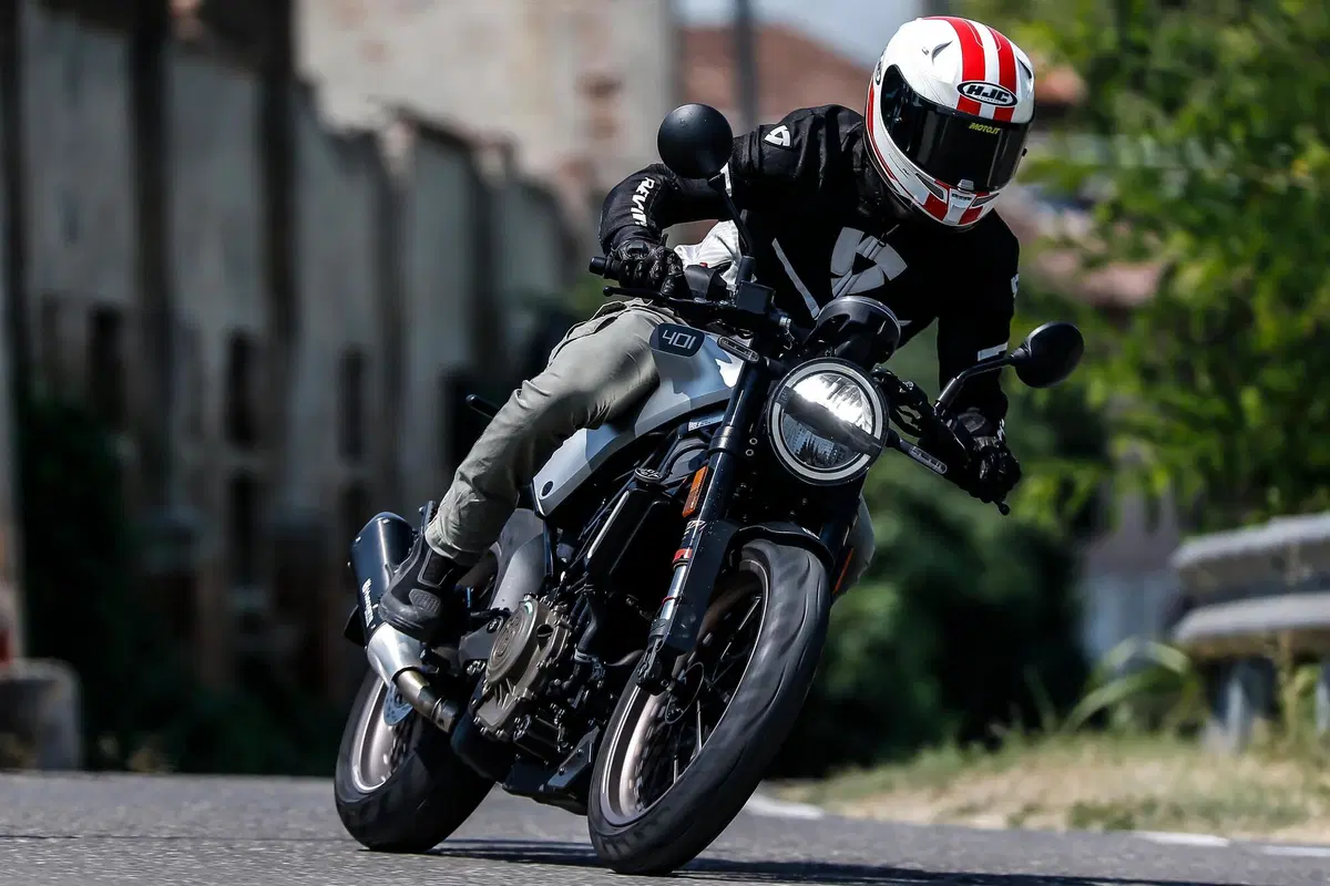 Husqvarna Vitpilen 401 2020 TEST: più abitabile, potente, leggera (8)