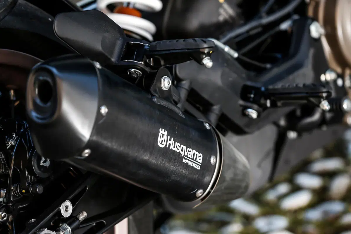 Husqvarna Vitpilen 401 2020 TEST: più abitabile, potente, leggera (15)