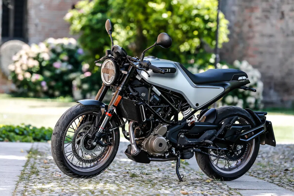 Husqvarna Vitpilen 401 2020 TEST: più abitabile, potente, leggera (10)