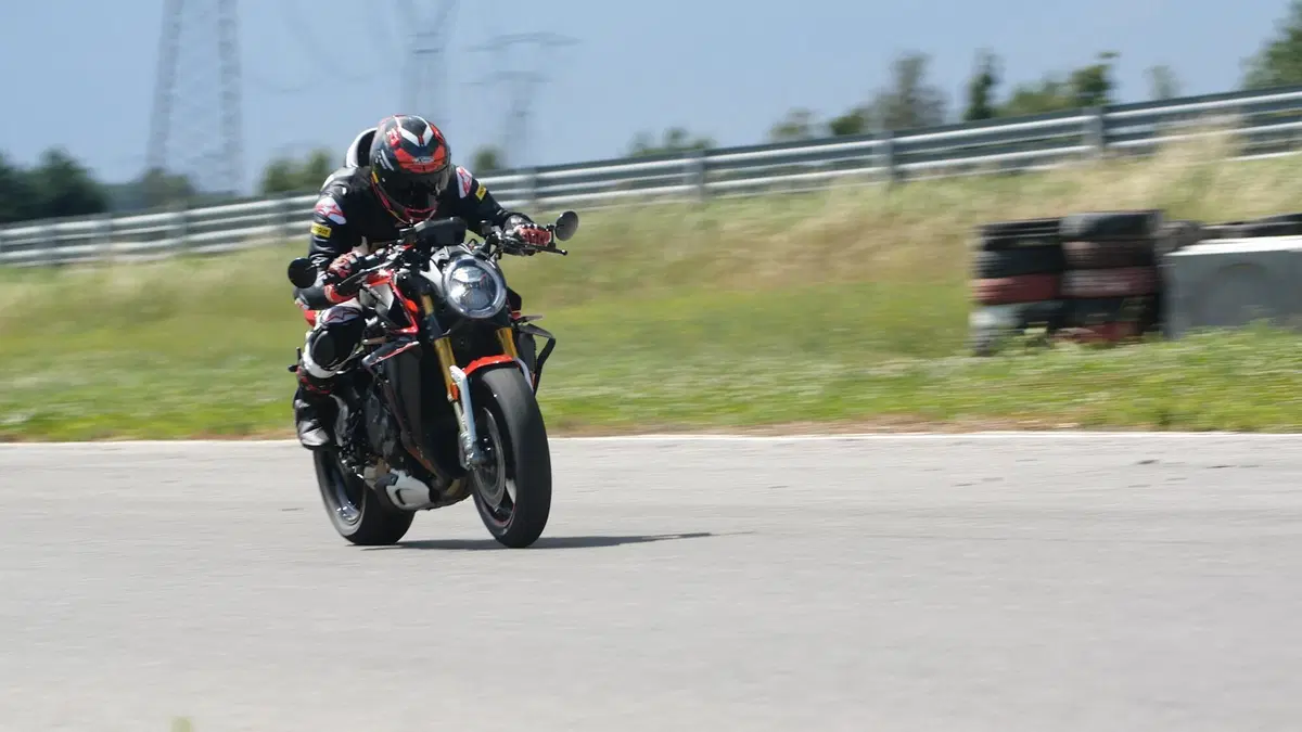MV Agusta Brutale 1000 RR: nuda per caso (2)