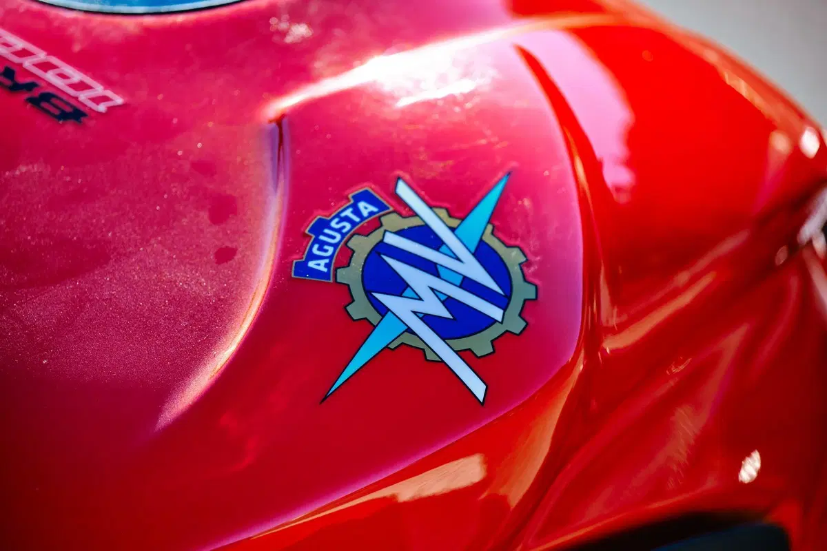 MV Agusta Brutale 1000 RR: nuda per caso (8)