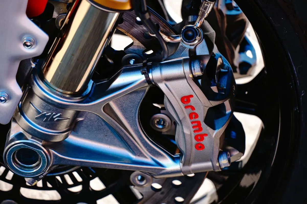 MV Agusta Brutale 1000 RR: nuda per caso (11)