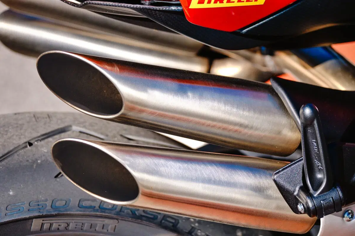 MV Agusta Brutale 1000 RR: nuda per caso (16)