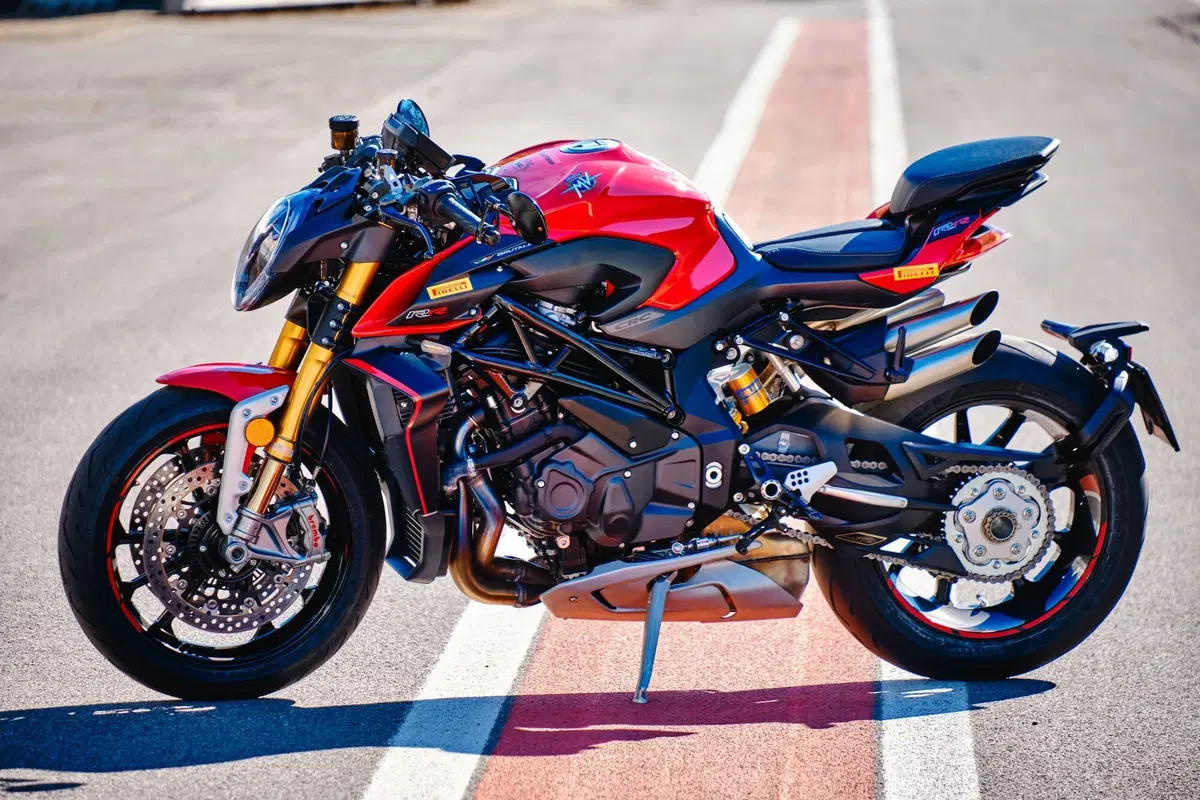 MV Agusta Brutale 1000 RR: nuda per caso (15)