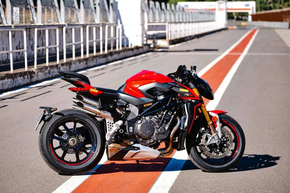 MV Agusta Brutale 1000 RR: nuda per caso (14)
