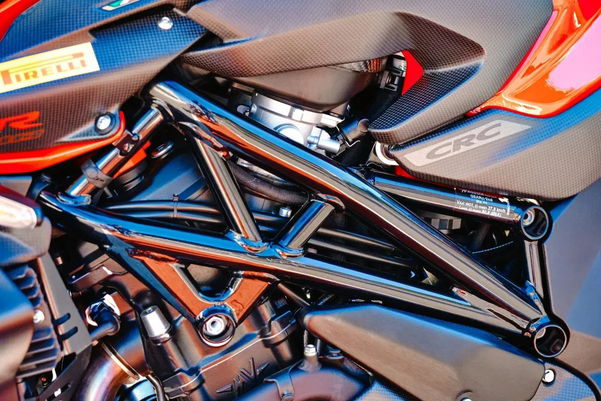 MV Agusta Brutale 1000 RR: nuda per caso (17)