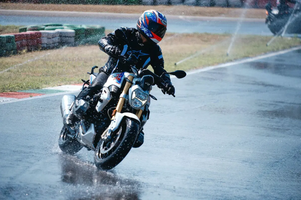 Metzeler Roadtec 01SE TEST. Una per tutte (4)