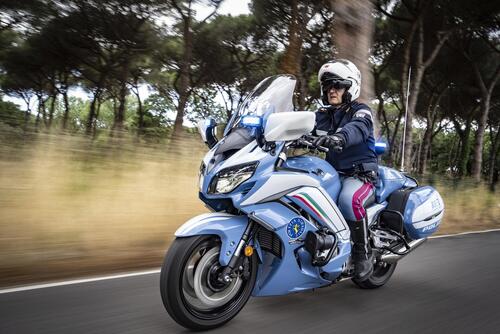 Novanta nuove Yamaha FJR 1300AE alla Polizia di Stato (5)