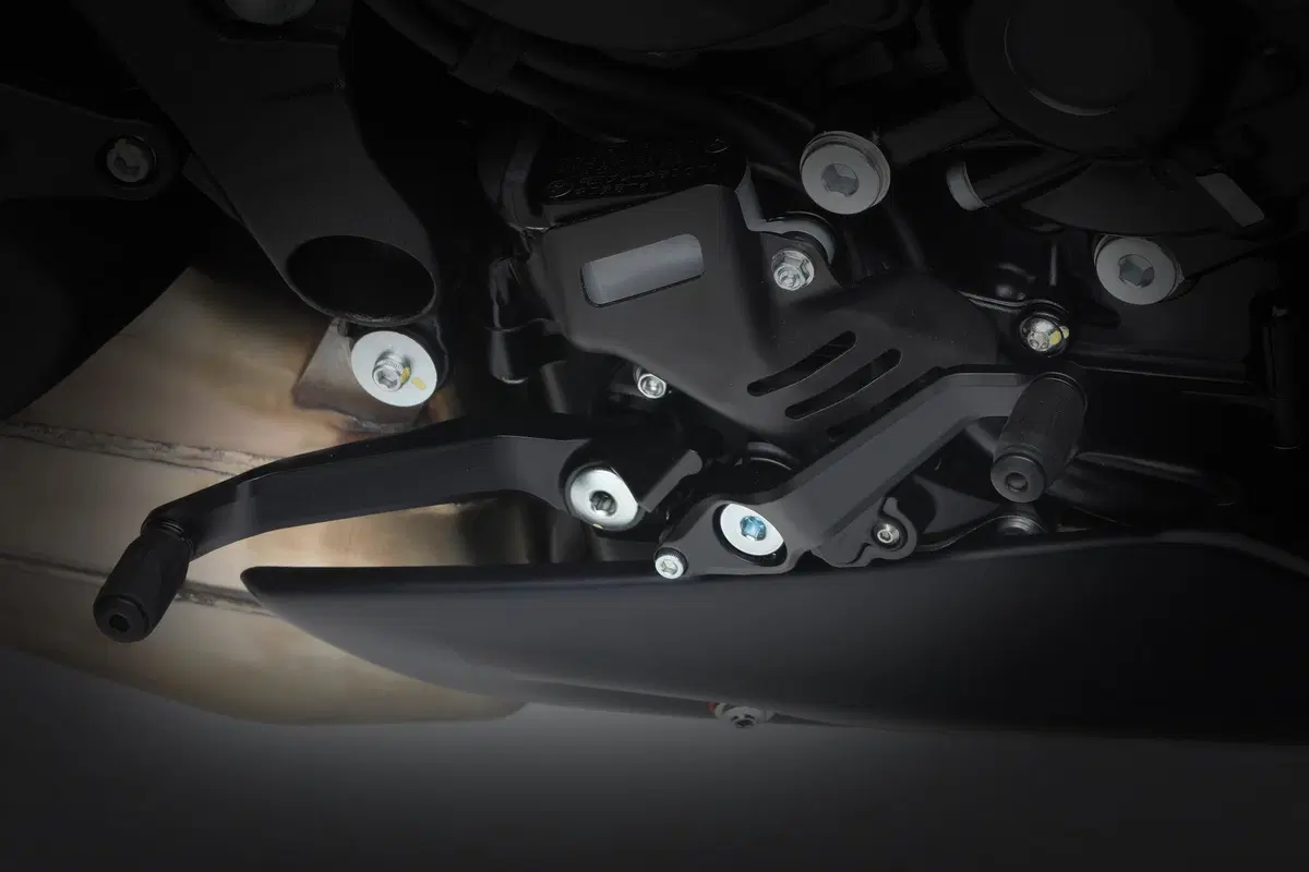 MV Agusta, arrivano le versioni SCS per Brutale e Dragster 800 RR (6)