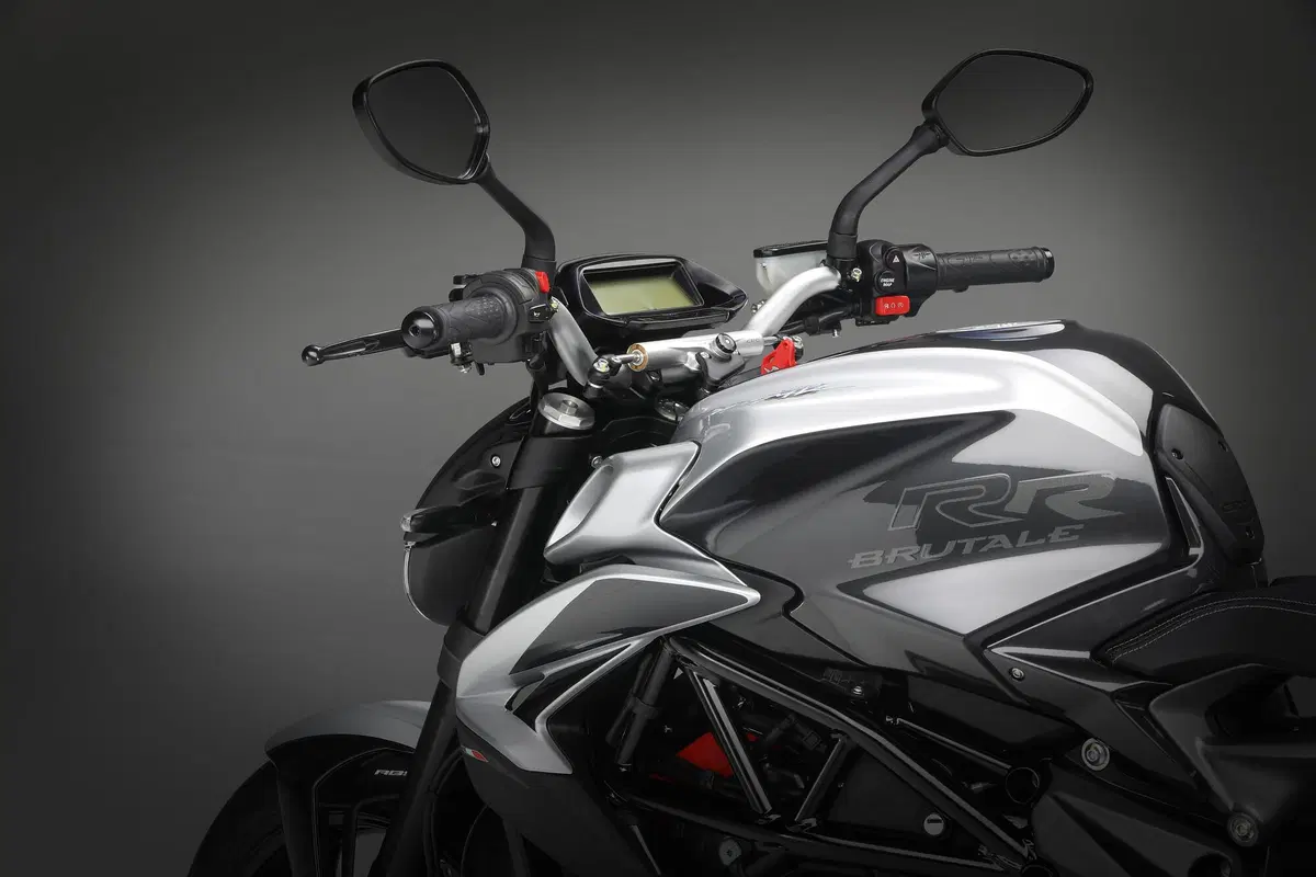 MV Agusta, arrivano le versioni SCS per Brutale e Dragster 800 RR (4)