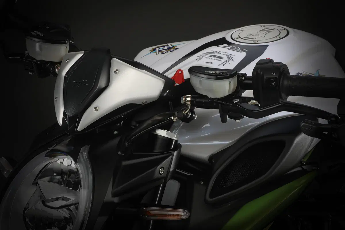MV Agusta, arrivano le versioni SCS per Brutale e Dragster 800 RR (5)