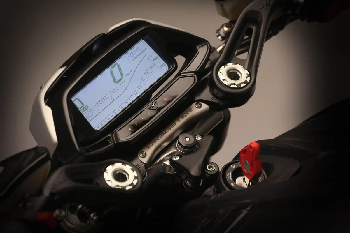 MV Agusta, arrivano le versioni SCS per Brutale e Dragster 800 RR (6)