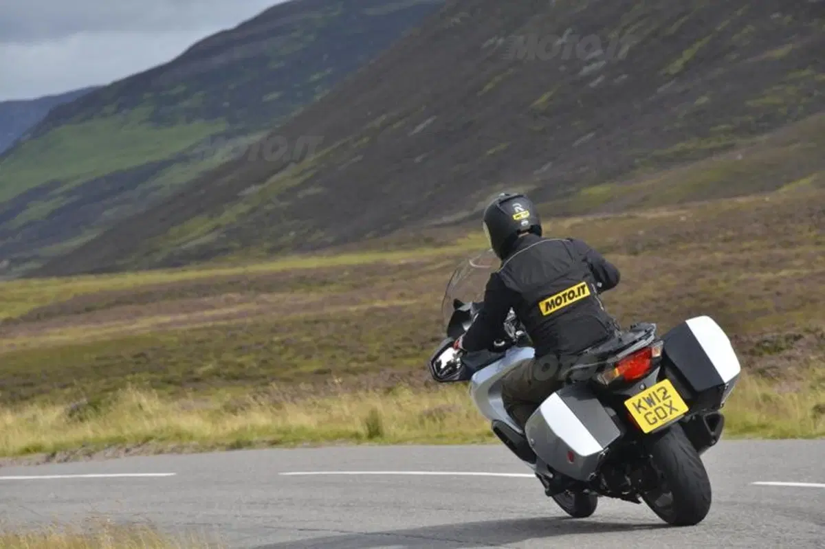 Triumph Trophy 1200   (2)