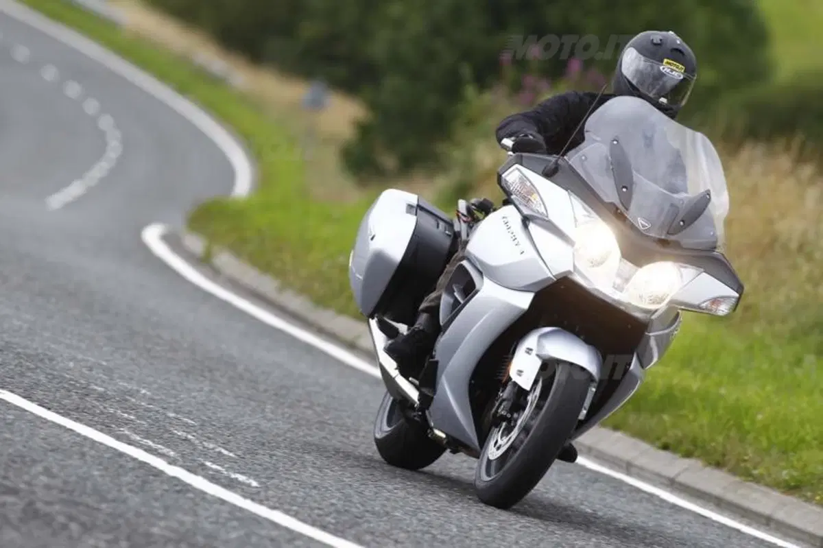 Triumph Trophy 1200   (3)