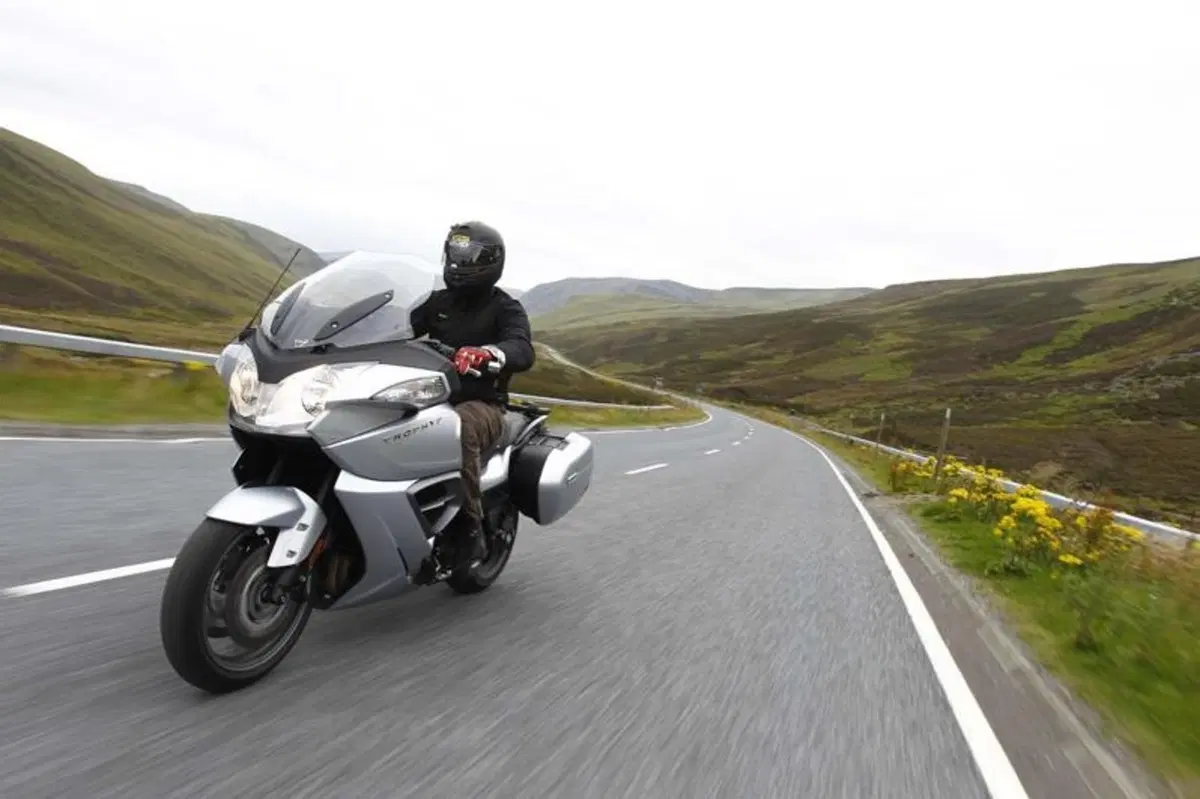 Triumph Trophy 1200   (4)