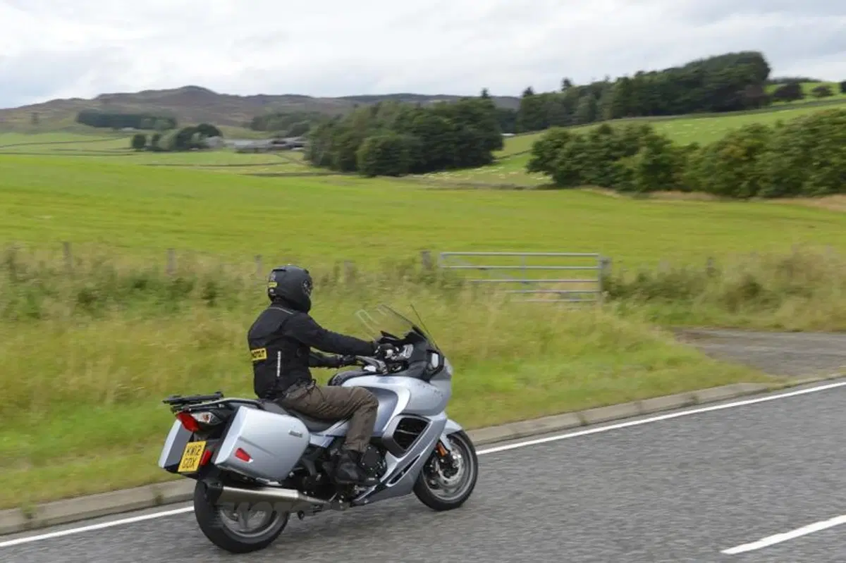 Triumph Trophy 1200   (5)