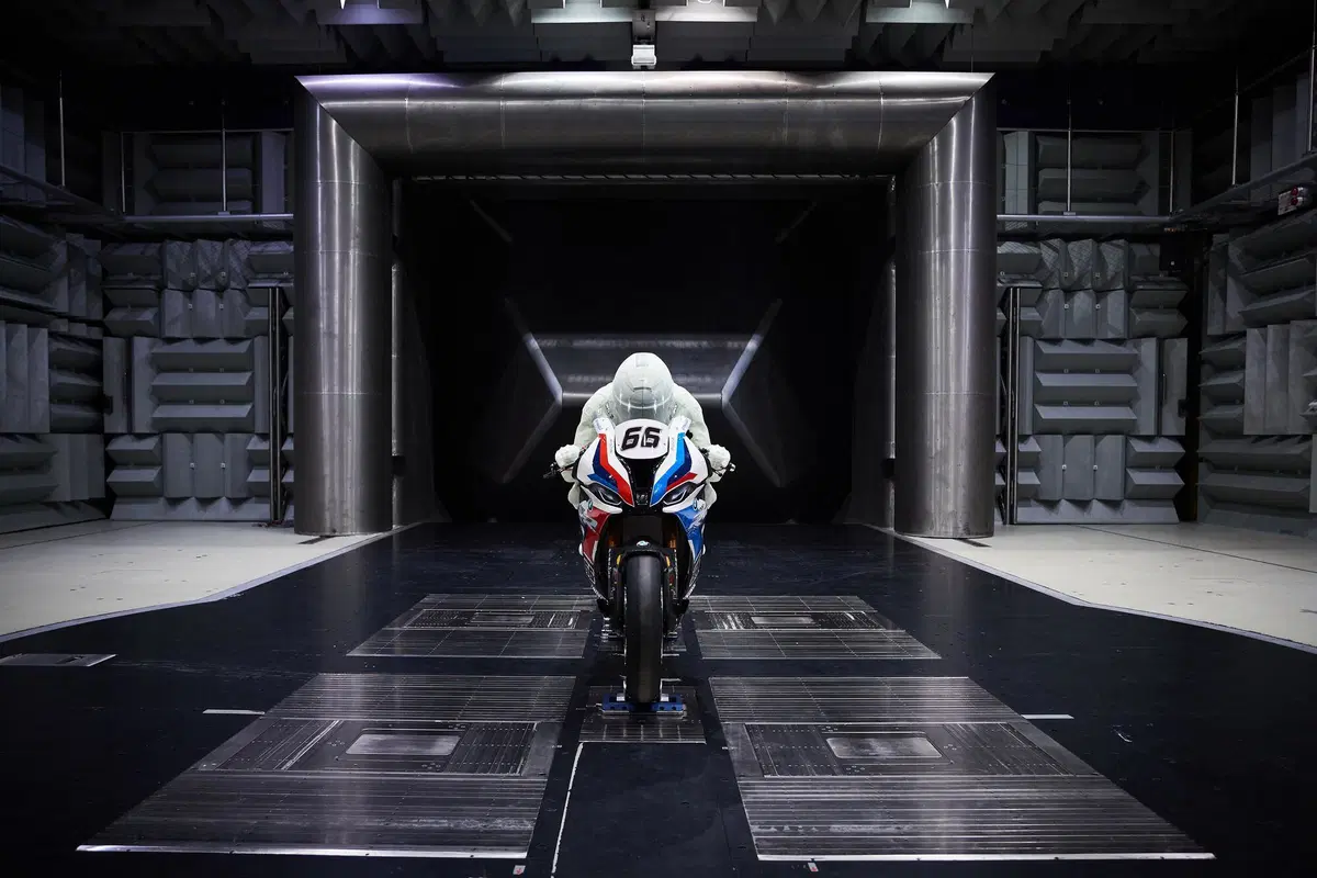 La BMW S1000RR SBK migliorata grazie a un Laverty in 3D (4)