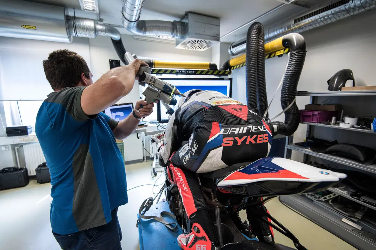 La BMW S1000RR SBK migliorata grazie a un Laverty in 3D (10)