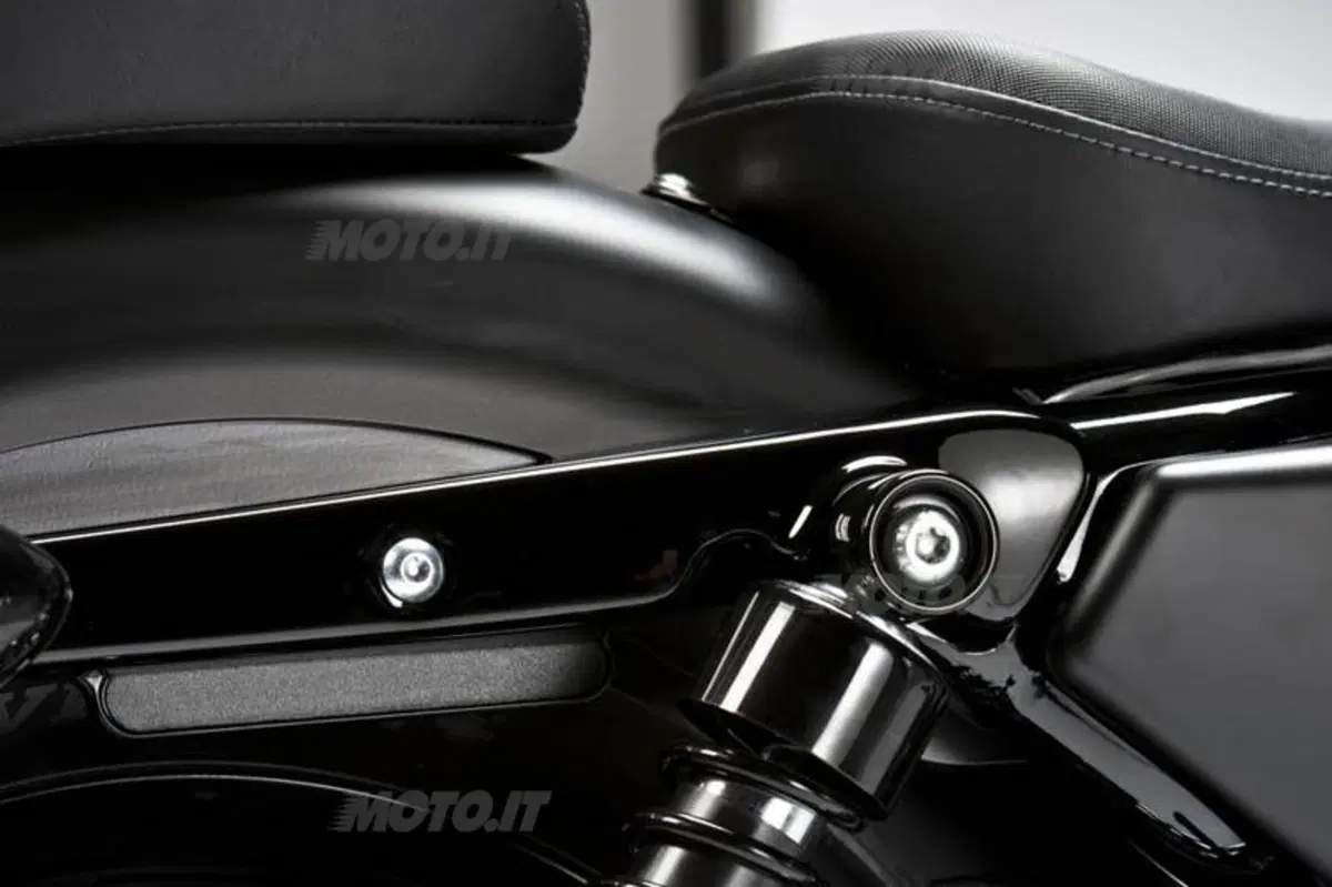 Harley-Davidson Iron 883 Special Edition (2)