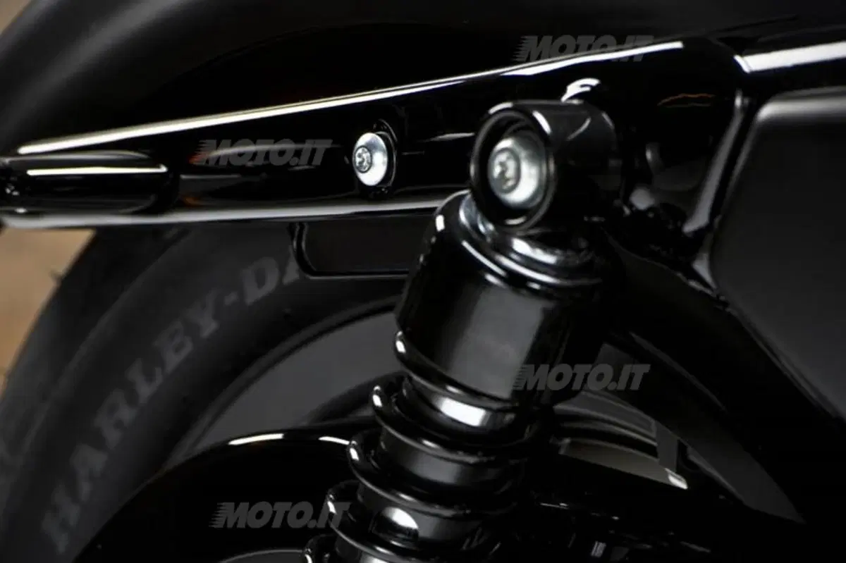Harley-Davidson Iron 883 Special Edition (3)