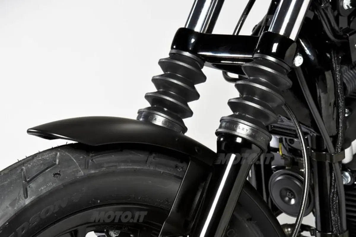 Harley-Davidson Iron 883 Special Edition (9)