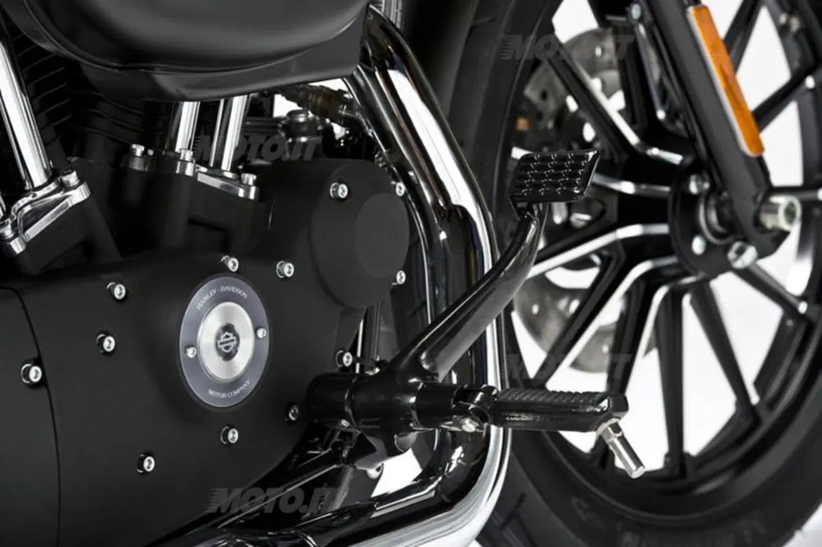 Harley-Davidson Iron 883 Special Edition (23)