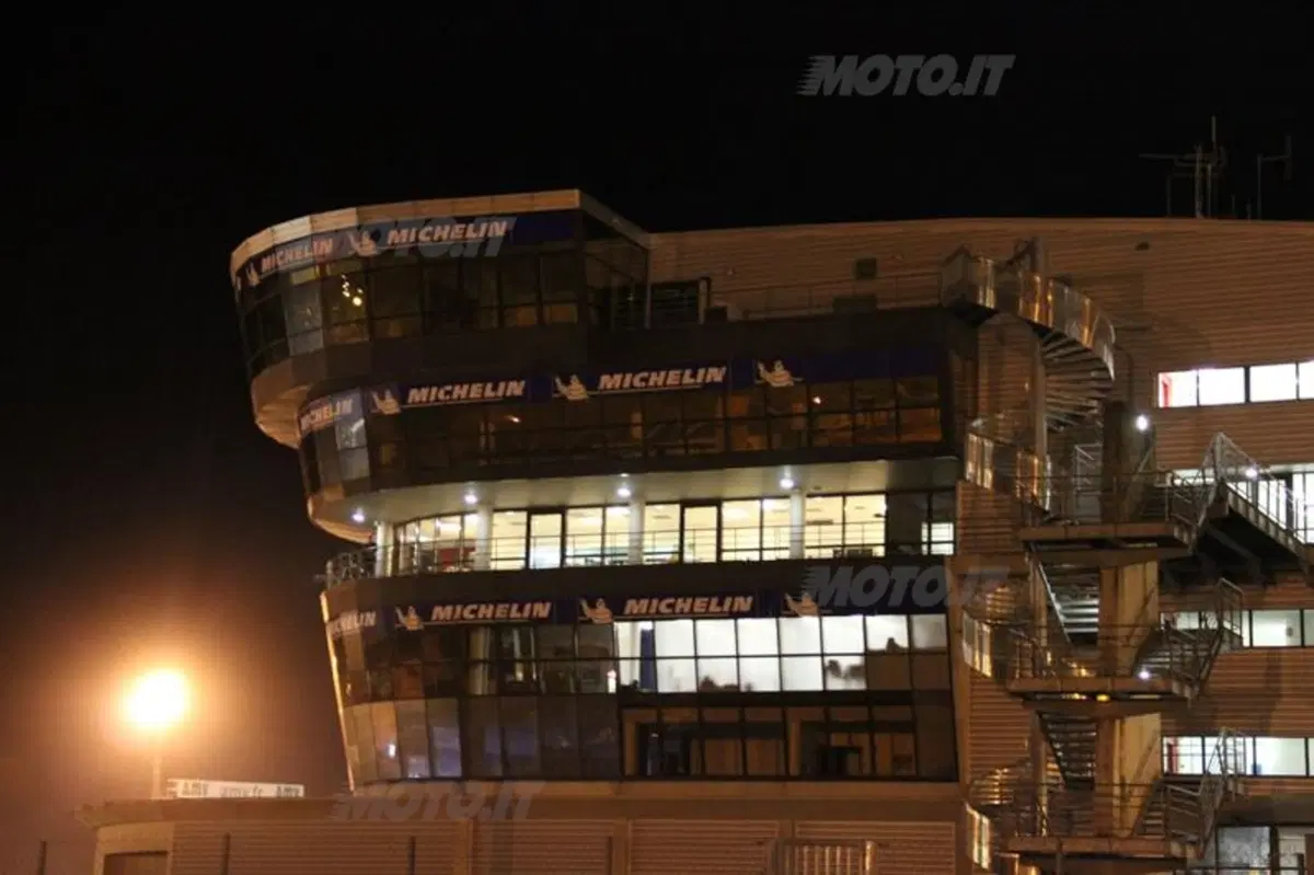 Una notte a Le Mans per la 24 Heurs Moto (11)